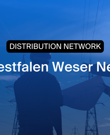 Silhuetter af teknikere i el-distributionsnettet med Westfalen Weser Netz-logoet, et billede på hvordan virksomheden optimerer tidsregistrering, HR-controlling og vagtplanlægning gennem Timegrip.