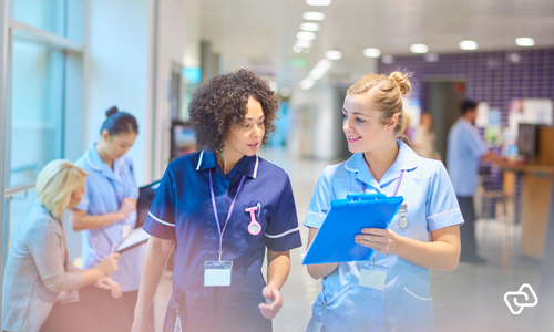 Frontlinjemedarbejdere i sundhedssektoren samarbejder om vagtplanlægning og tidsregistrering for bedre workforce management og work-life balance